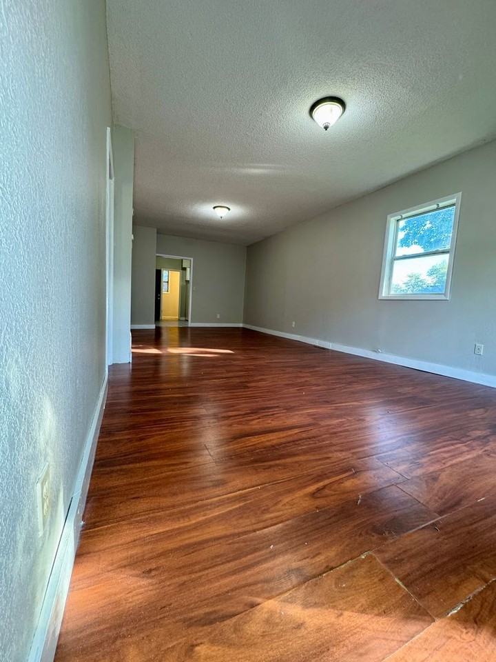 654 E Isabella Ave #1 - Photo 3 of 12