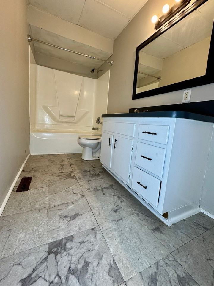 654 E Isabella Ave #1 - Photo 4 of 12