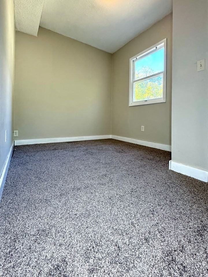 654 E Isabella Ave #1 - Photo 5 of 12