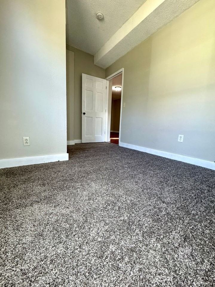 654 E Isabella Ave #1 - Photo 6 of 12