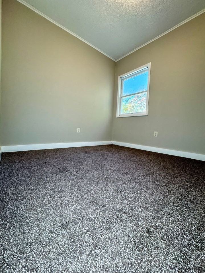 654 E Isabella Ave #1 - Photo 7 of 12