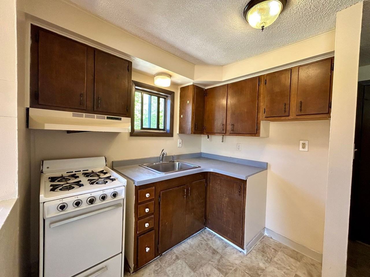 654 E Isabella Ave #2 - Photo 3 of 10