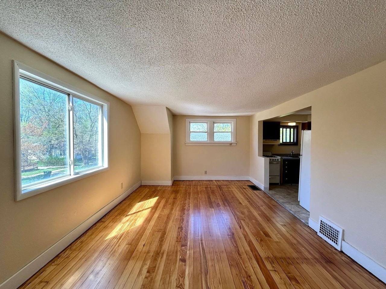 654 E Isabella Ave #2 - Photo 4 of 10