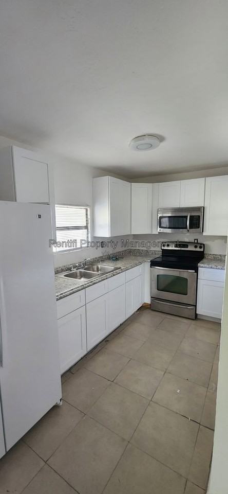 1427 Lura Ave - Photo 2 of 10