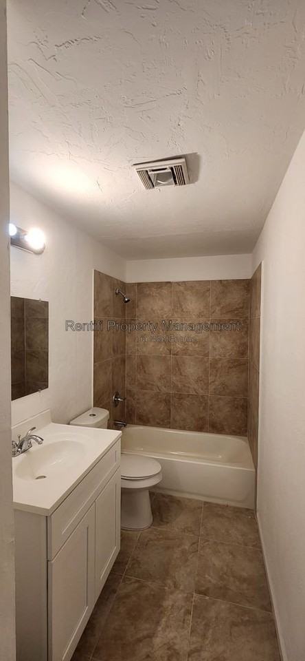 1427 Lura Ave - Photo 3 of 10