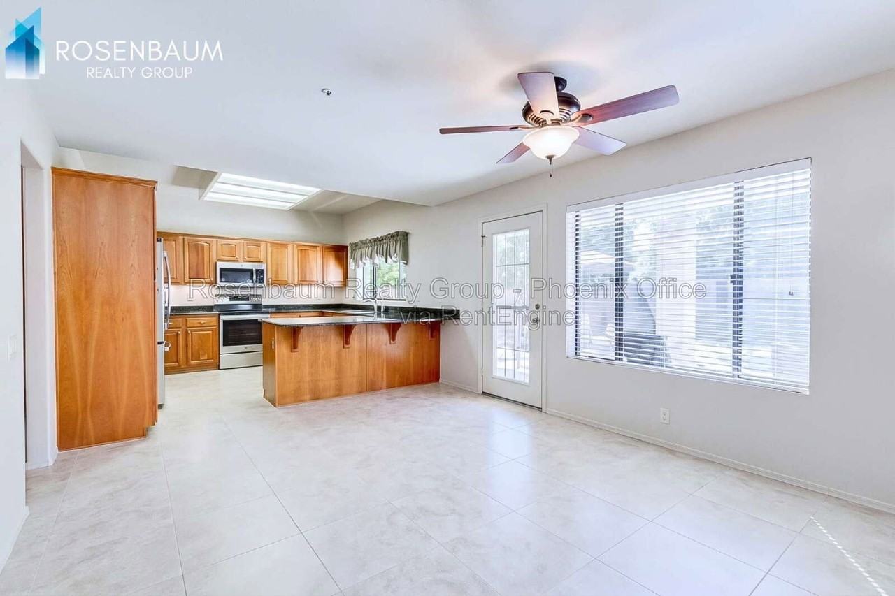 9085 E Janice Way - Photo 7 of 33