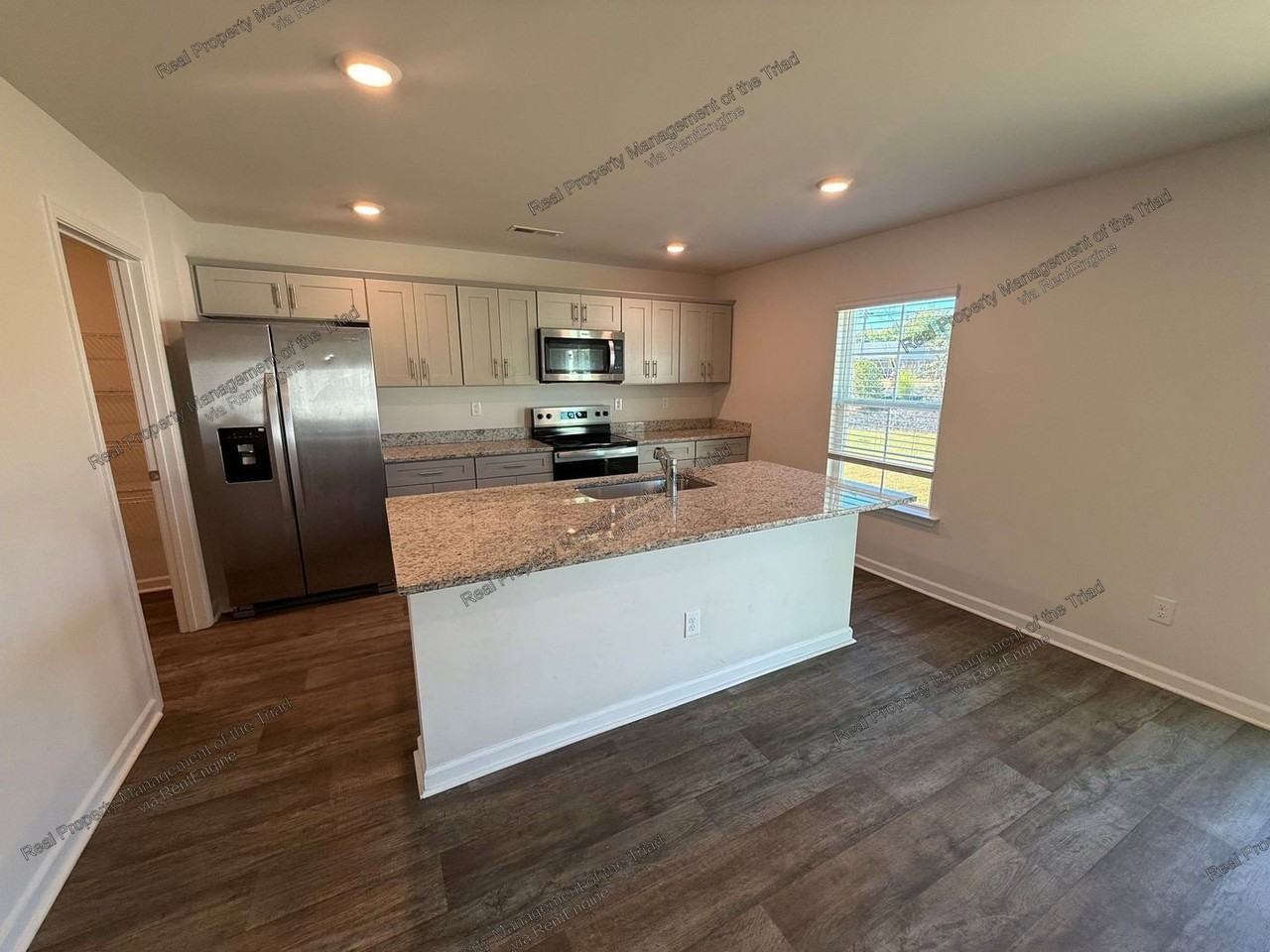 602 Jack Pine St - Photo 3 of 21