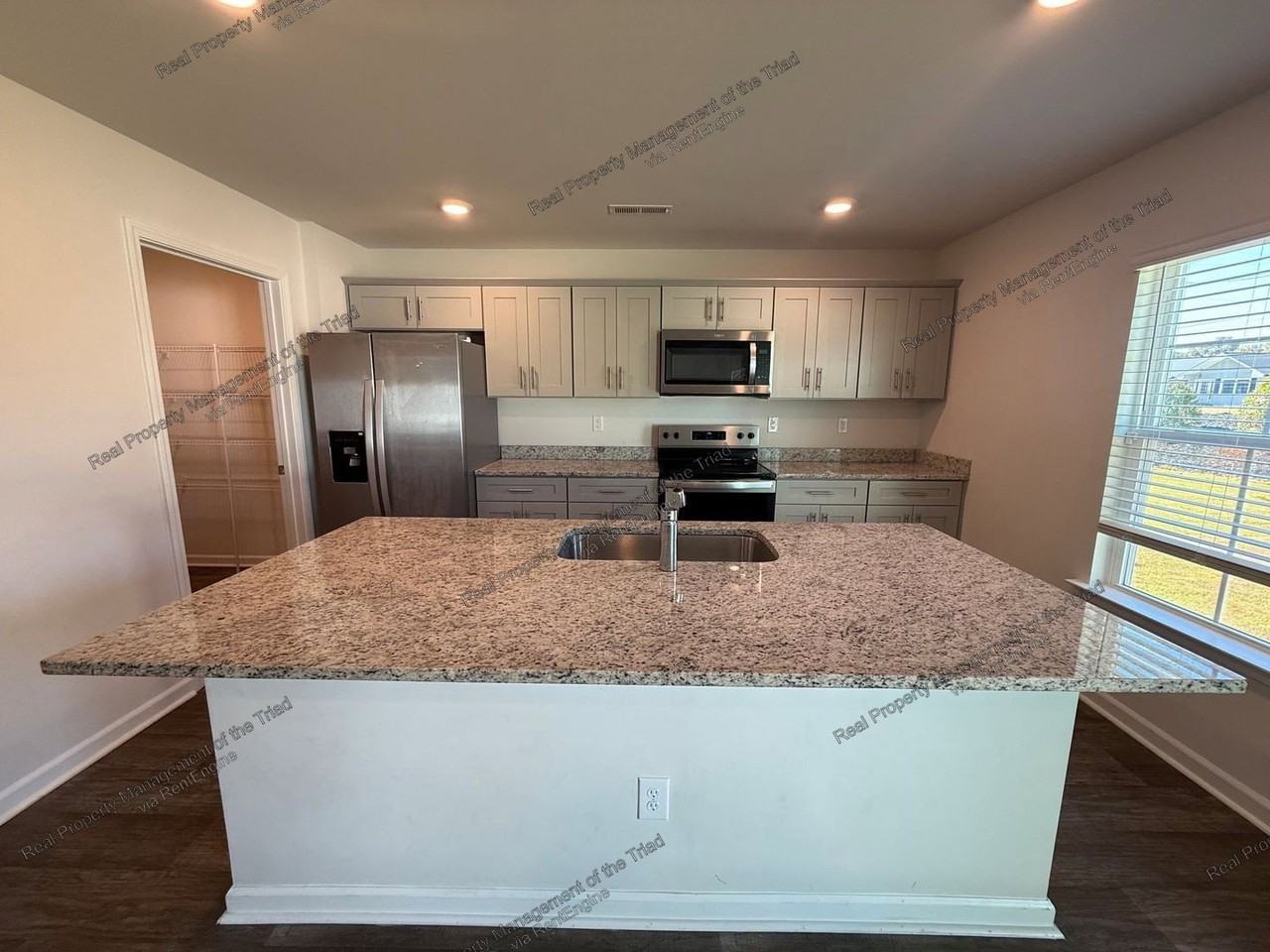 602 Jack Pine St - Photo 4 of 21
