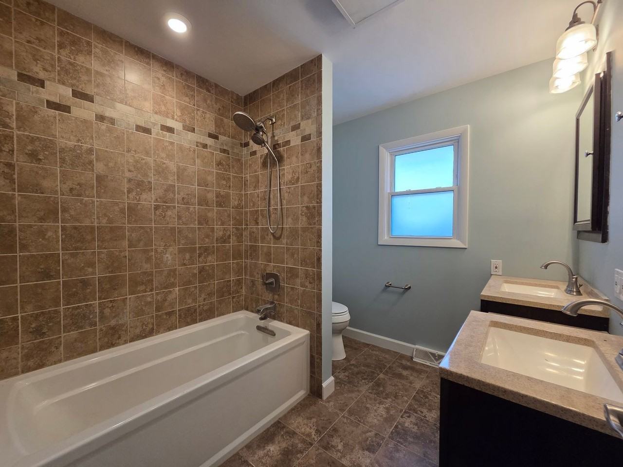 5571 Dennis St - Photo 5 of 16