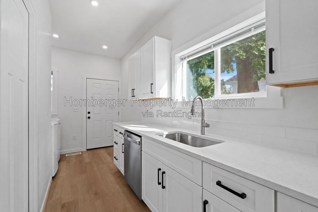 717 E Ermina Ave - Photo 4 of 27