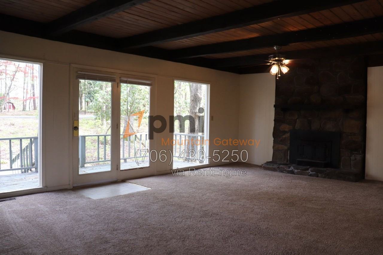 382 Alpine Dr - Photo 2 of 15