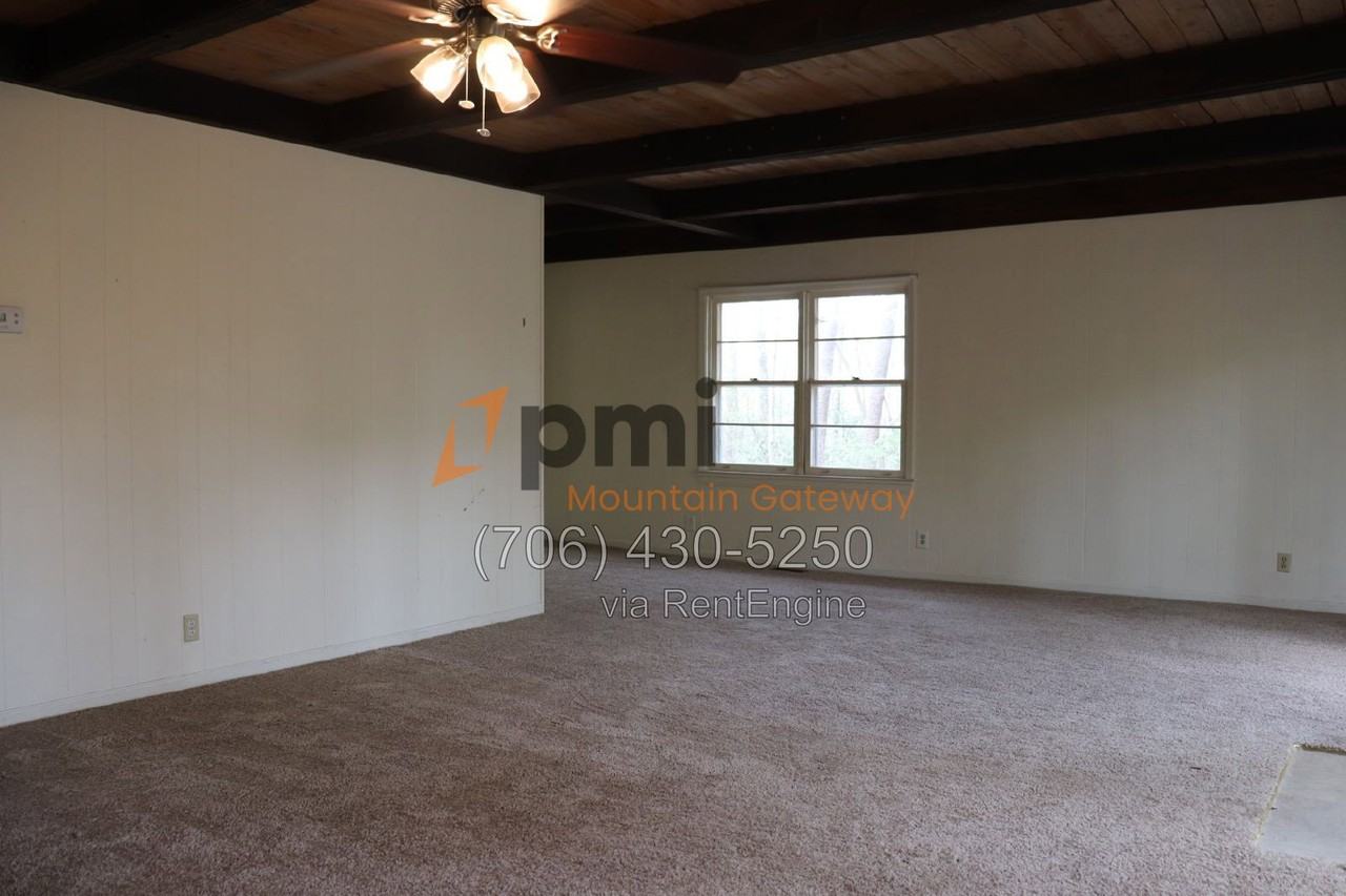 382 Alpine Dr - Photo 4 of 15