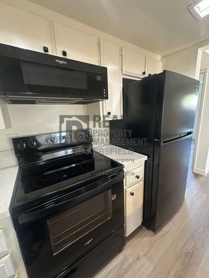 1401 Mcdonald Way #13 - Photo 5 of 10