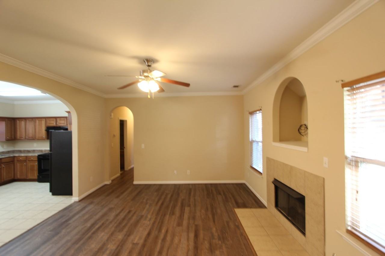 222 Oxmoor Pl - Photo 3 of 20