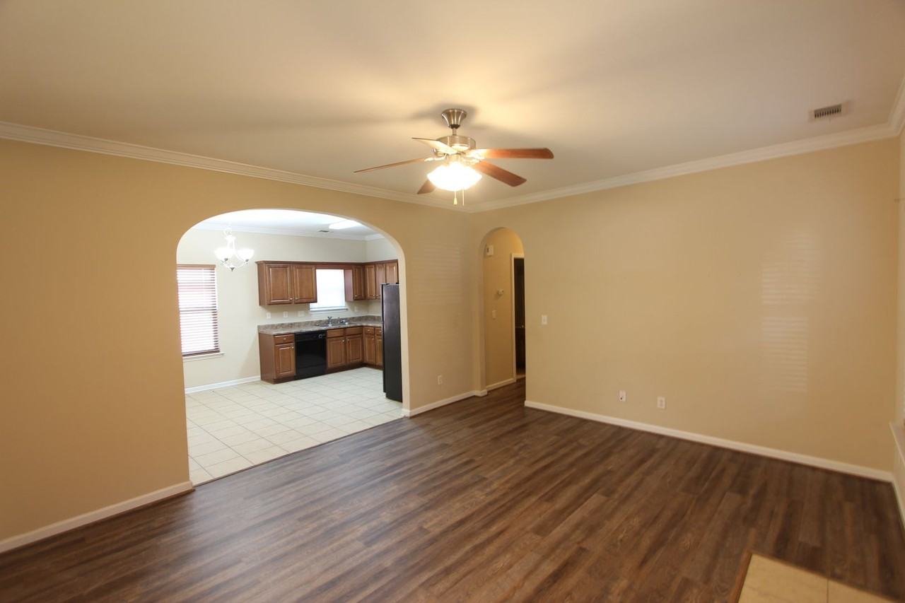 222 Oxmoor Pl - Photo 4 of 20