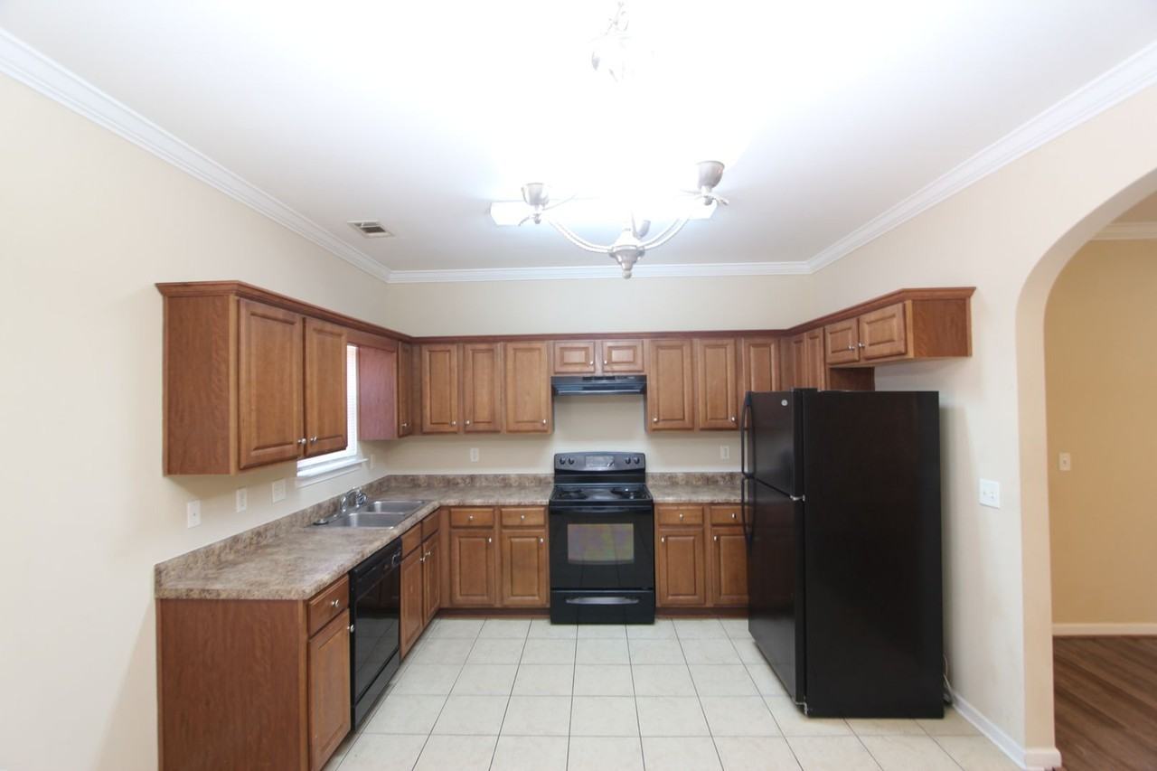 222 Oxmoor Pl - Photo 7 of 20