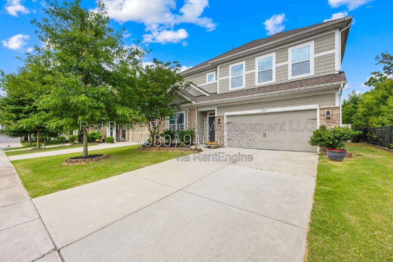 1042 Dina Dr - Photo 2 of 50