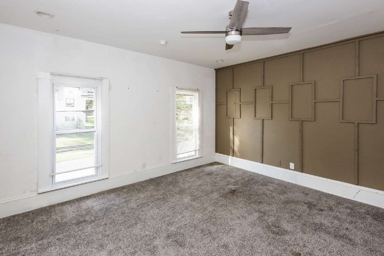 254 W 5th St #B - Photo 3 of 13