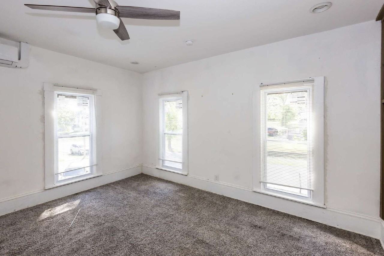 254 W 5th St #B - Photo 6 of 13