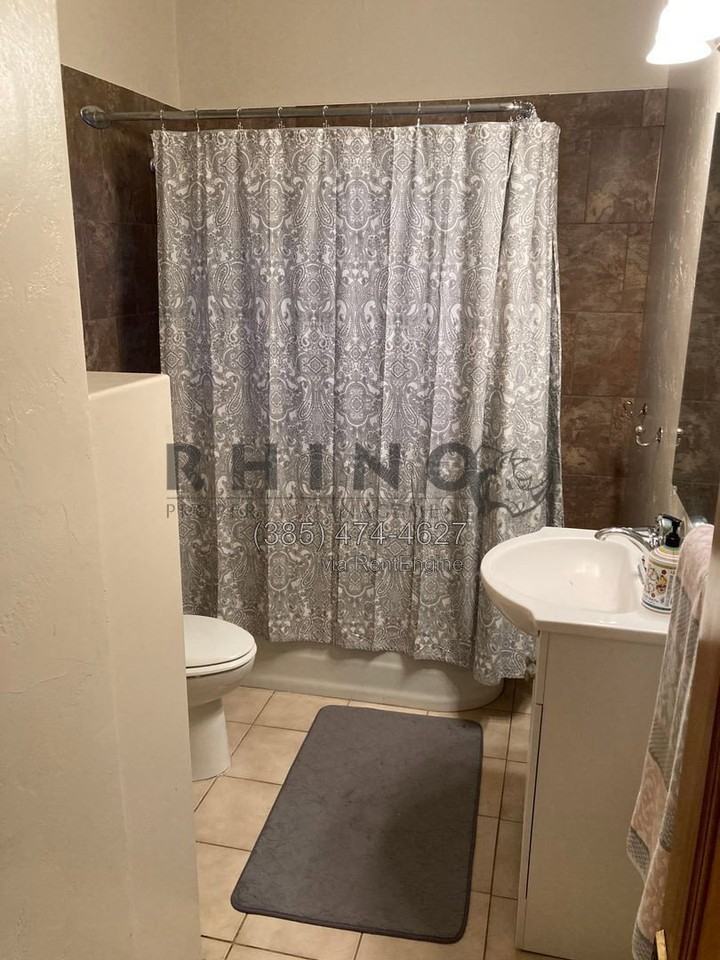 525 21st St - Photo 4 of 8