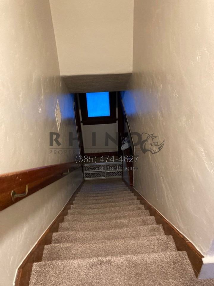 525 21st St - Photo 5 of 8