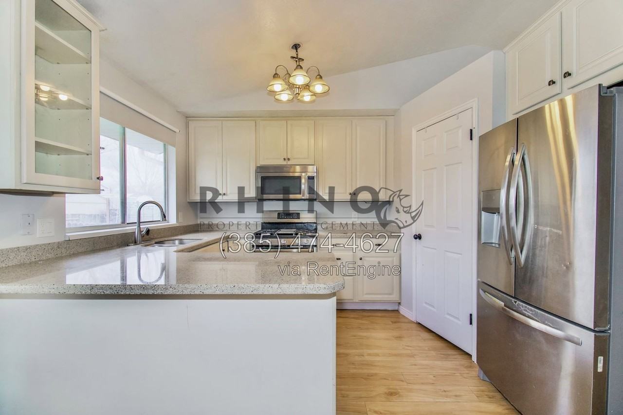 8346 S Helenic Ln - Photo 4 of 22