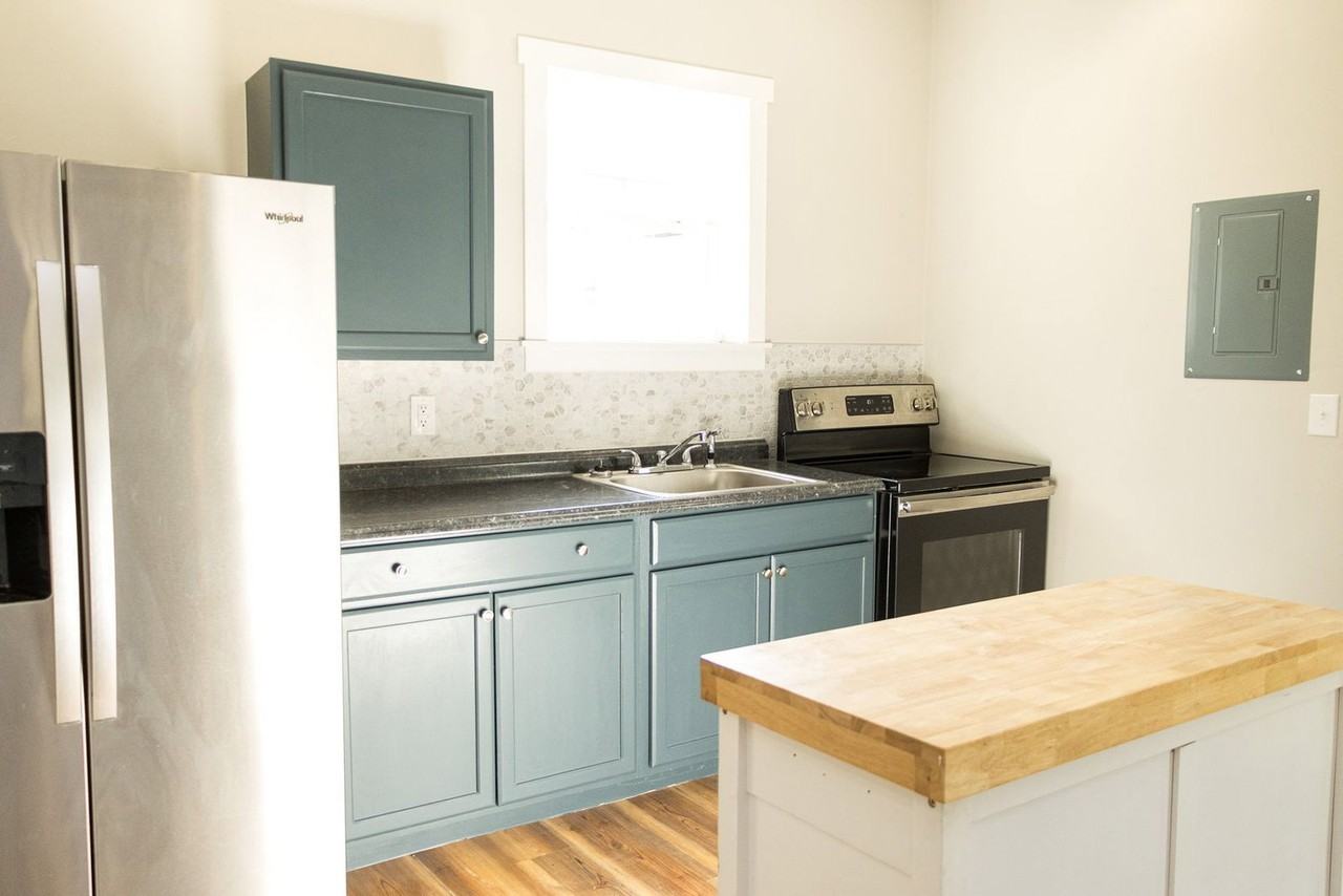 413 Glenn St - Photo 3 of 9