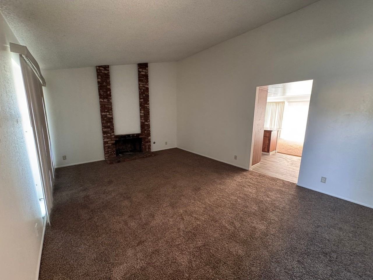 2922 Mesquite Dr - Photo 2 of 11
