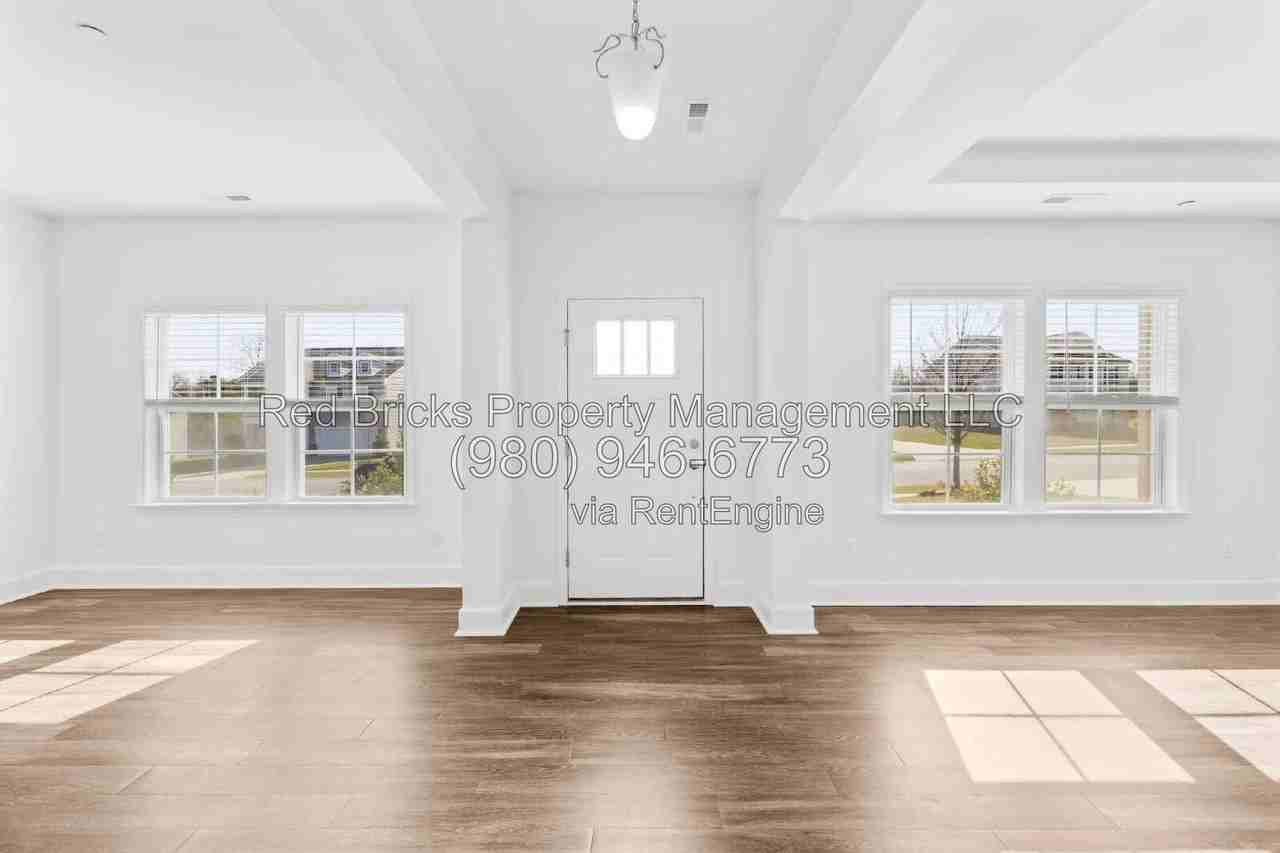 6998 Founders Way - Photo 4 of 40