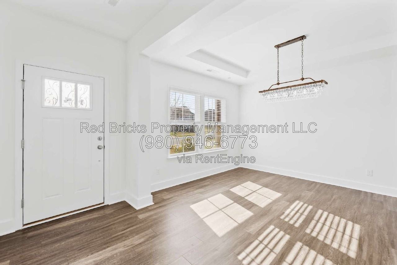 6998 Founders Way - Photo 5 of 40