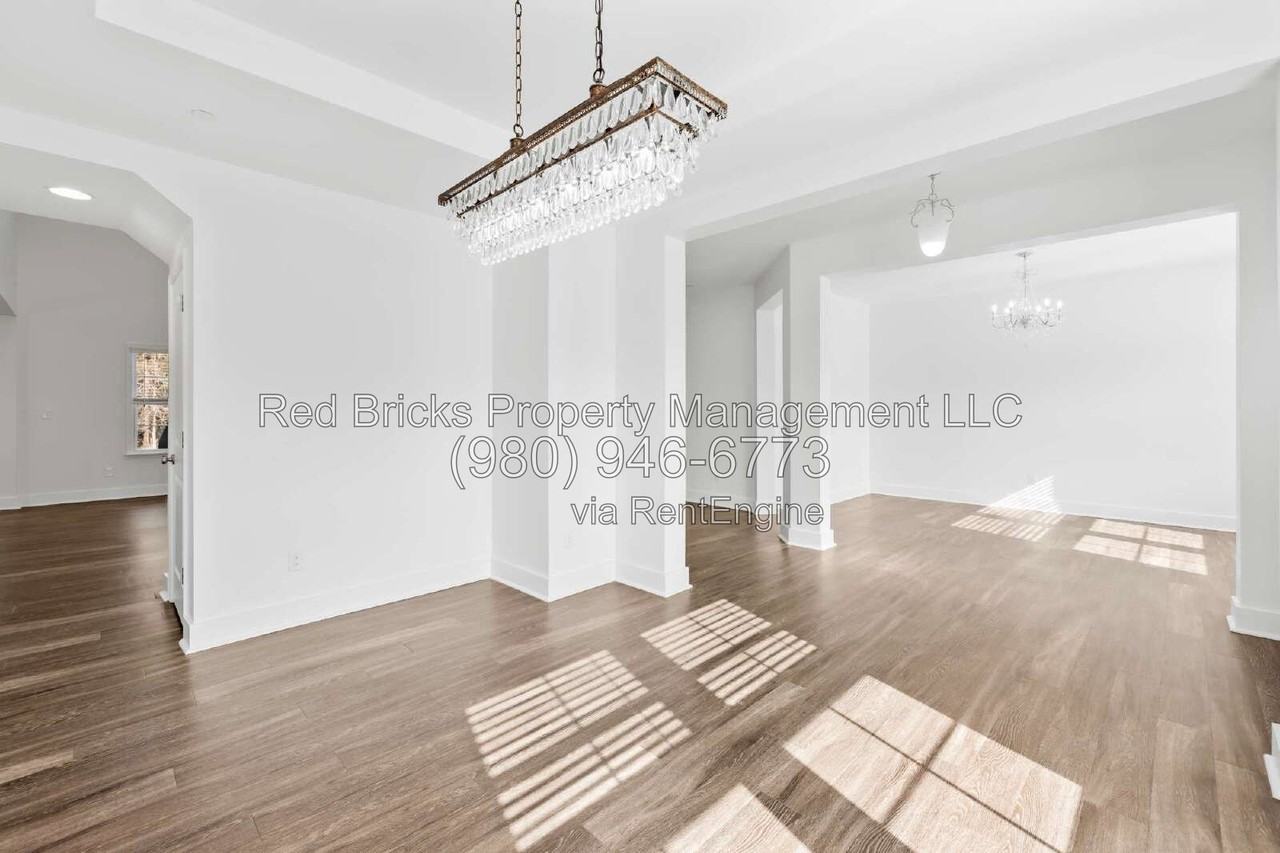6998 Founders Way - Photo 6 of 40