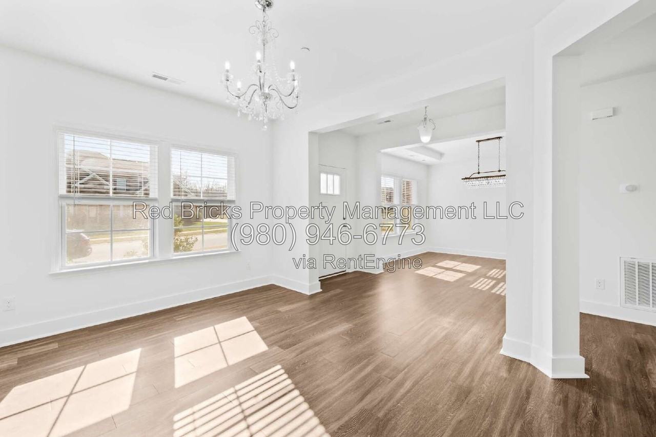6998 Founders Way - Photo 7 of 40