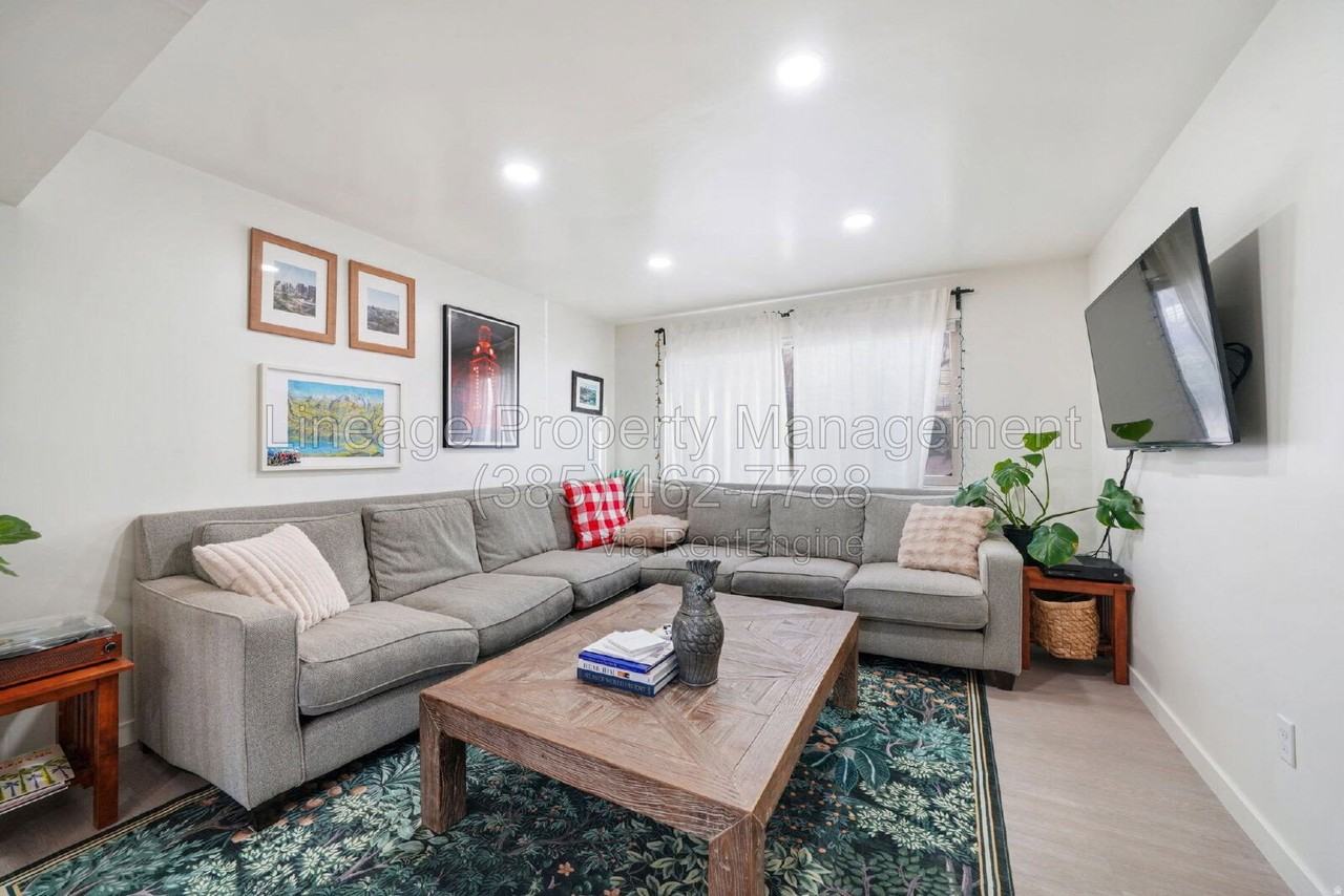 2030 Nevada Cir - Photo 4 of 10