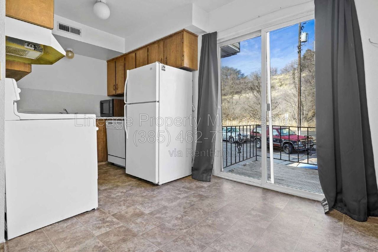 590 Canyon Rd #10 - Photo 4 of 16