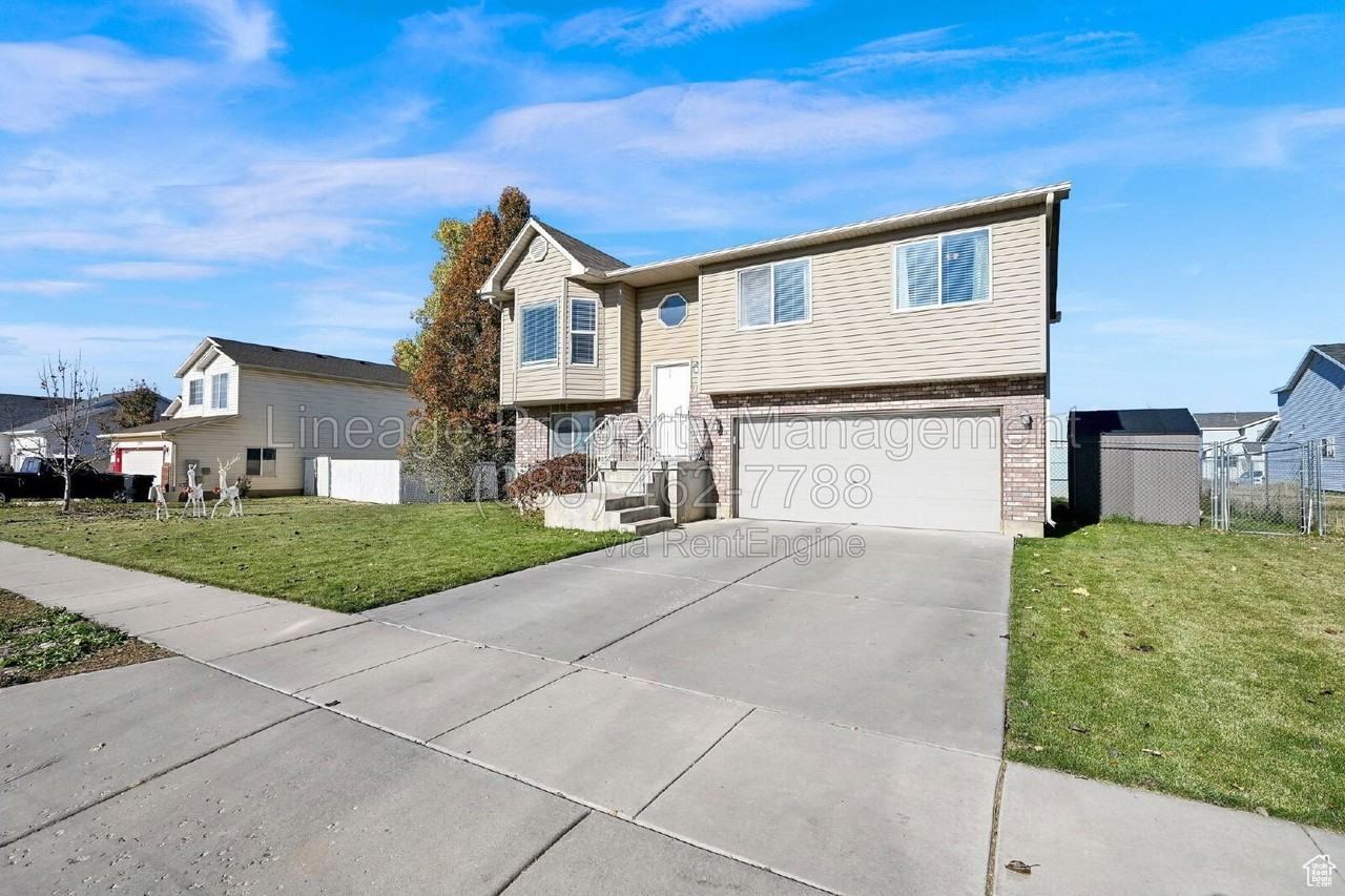 2154 W 2175 N - Photo 2 of 24