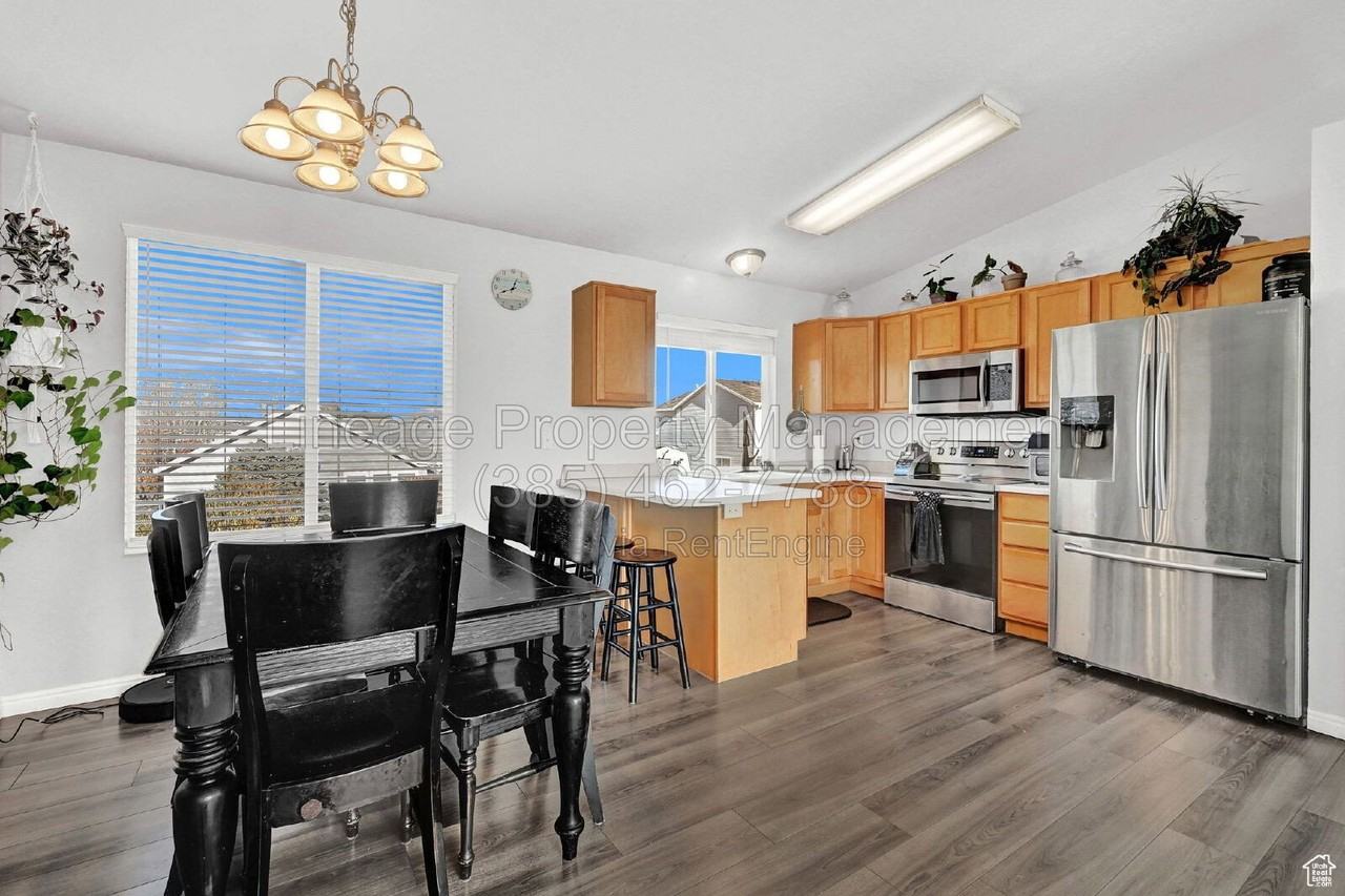 2154 W 2175 N - Photo 4 of 24