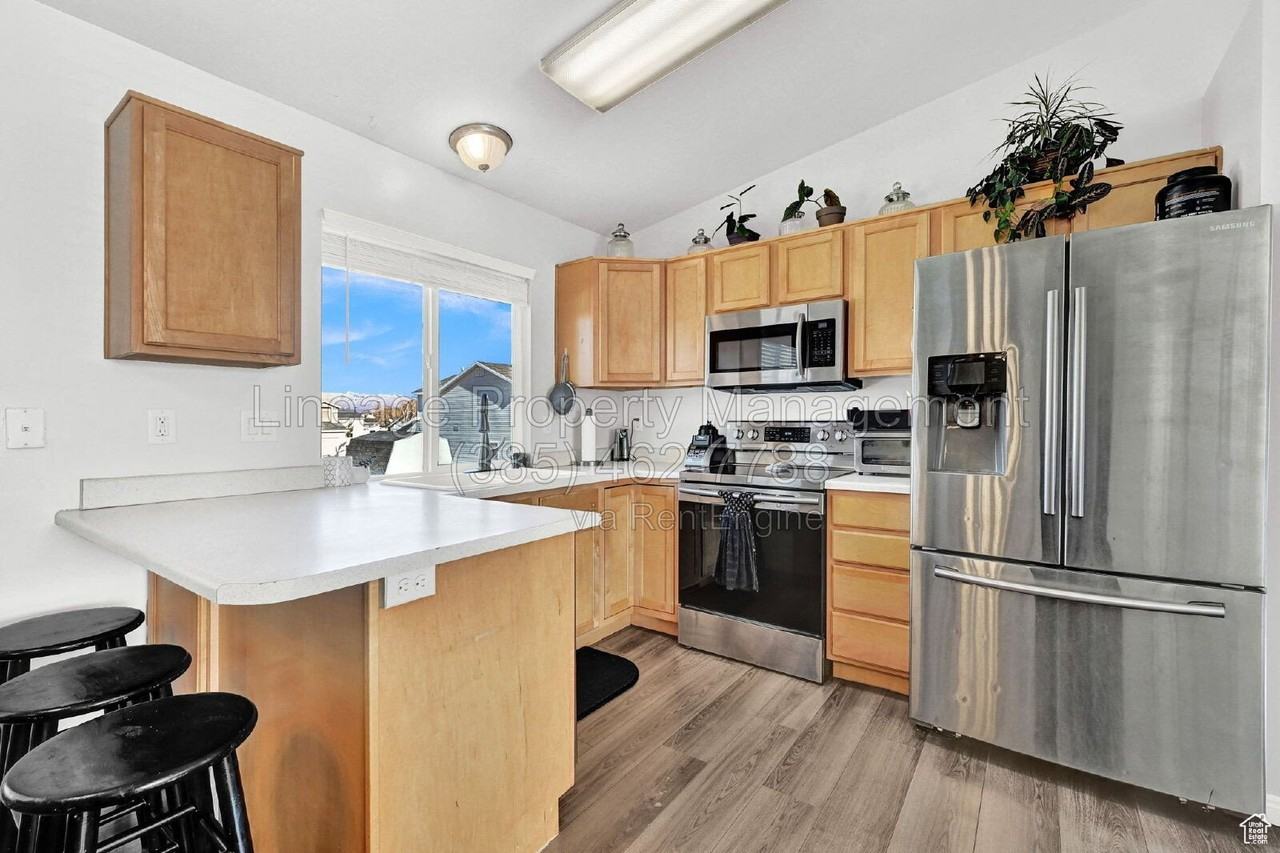 2154 W 2175 N - Photo 5 of 24