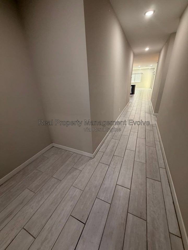 19456 N 27th Pl - Photo 4 of 34