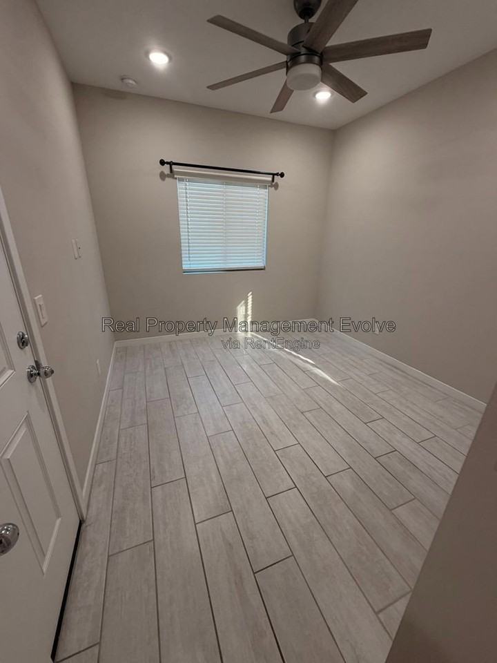 19456 N 27th Pl - Photo 6 of 34