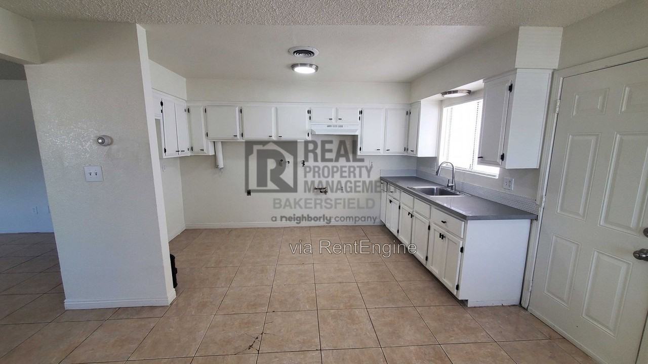 1105 Niles St #A - Photo 6 of 10