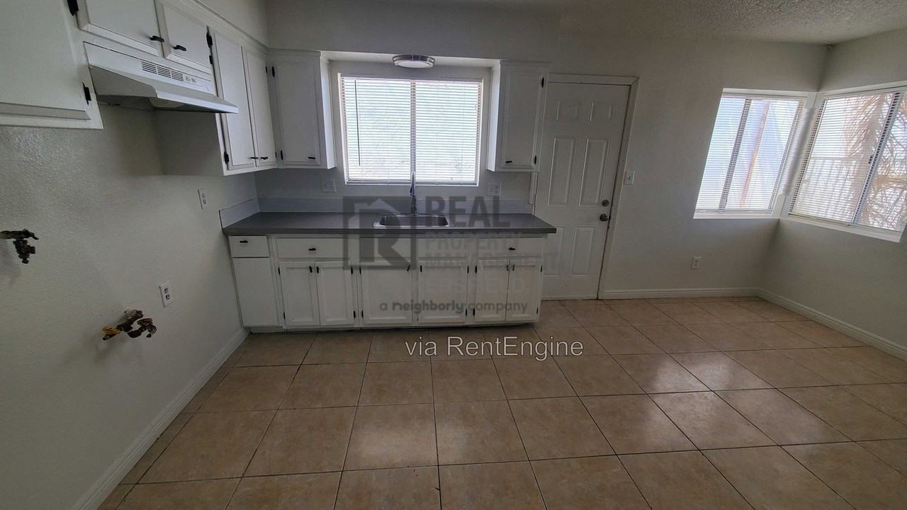 1105 Niles St #A - Photo 7 of 10