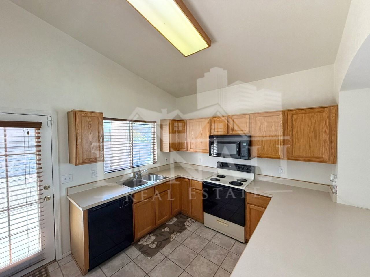 9066 E Muleshoe St - Photo 5 of 13