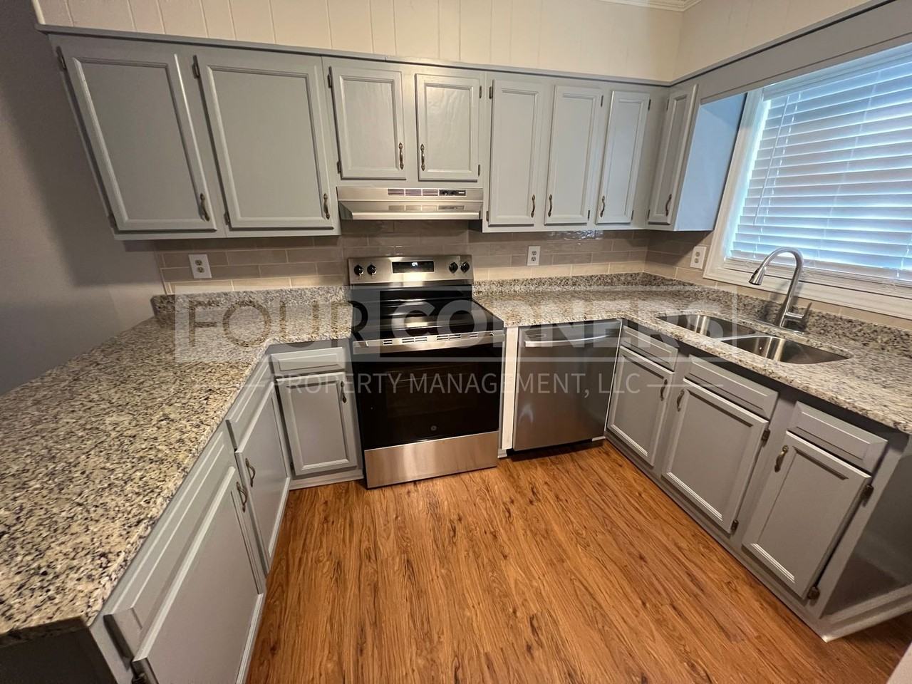 295 W 5th St - Photo 3 of 9