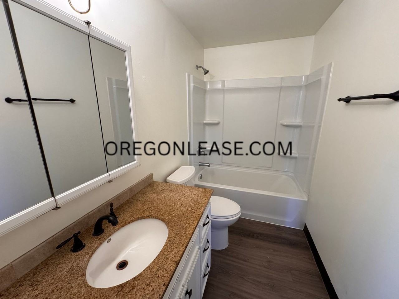 943 56th Pl - Photo 4 of 14