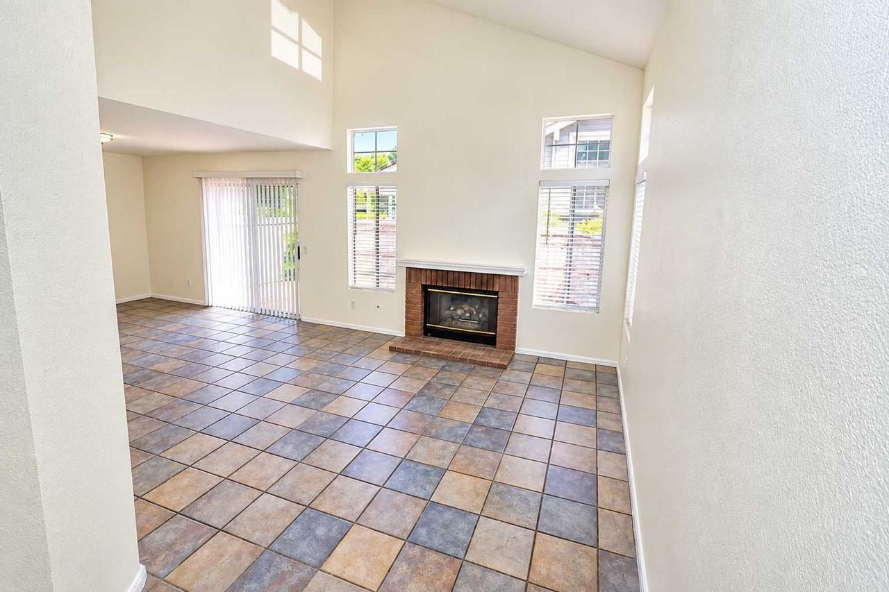 2199 Avocado Dr - Photo 4 of 26