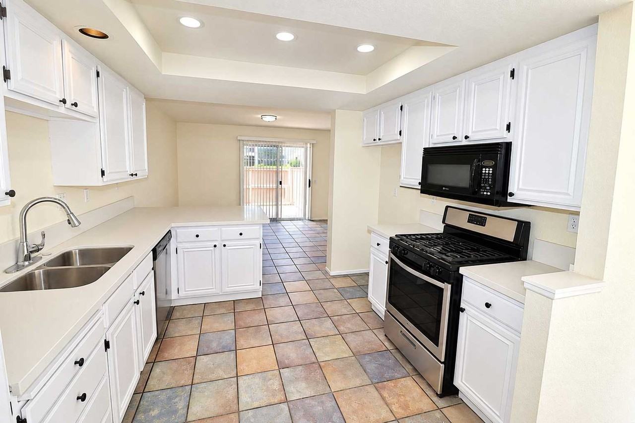 2199 Avocado Dr - Photo 7 of 26