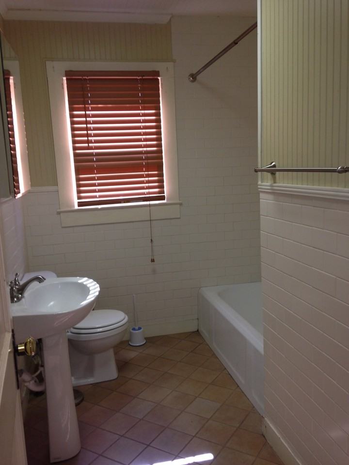 837 Saint Thomas St - Photo 4 of 11