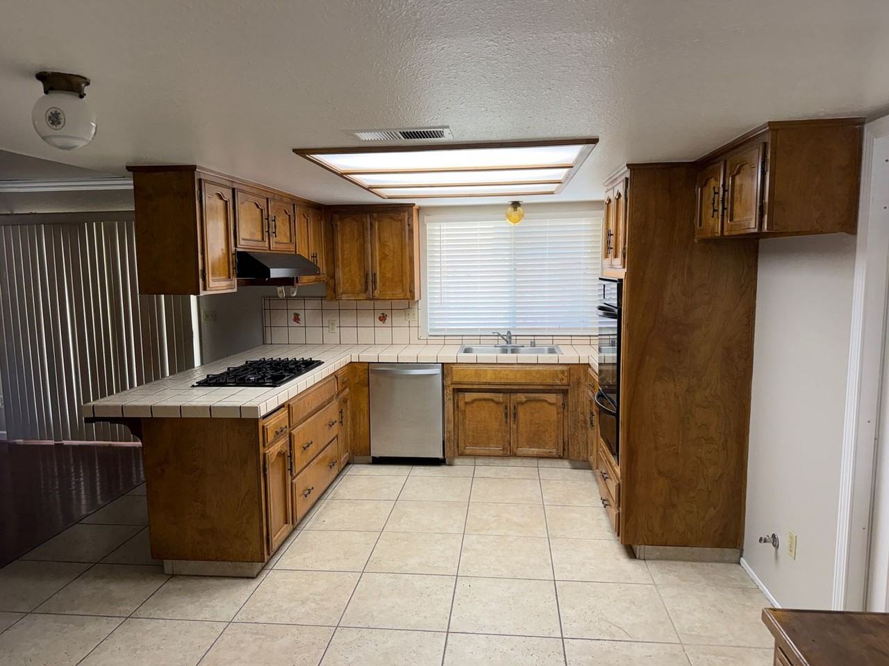 109 E Kennedy Ave - Photo 4 of 14