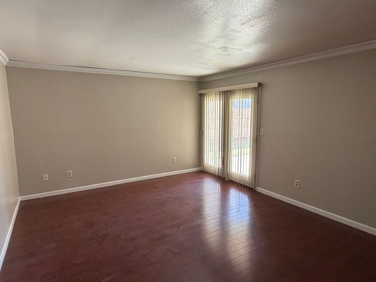 109 E Kennedy Ave - Photo 6 of 14
