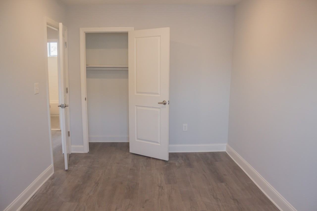 5440 Florence Ave - Photo 5 of 16